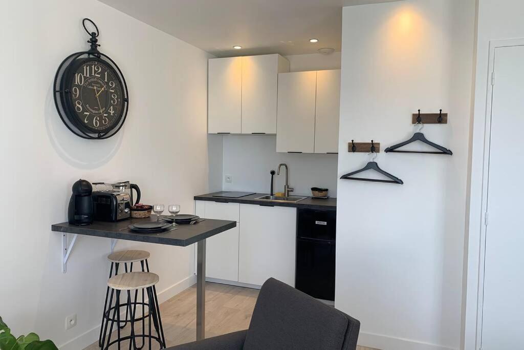 Le Petit Loft - Studio - Wifi - Coeur De Ville - Parking Pont-lʼAbbé 외부 사진
