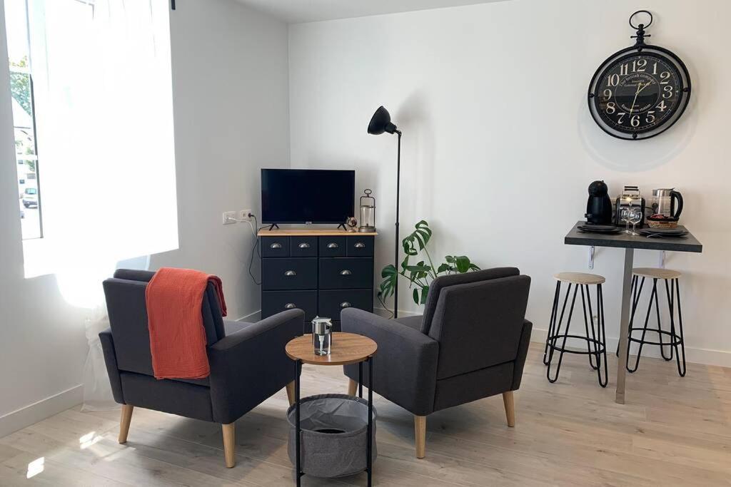 Le Petit Loft - Studio - Wifi - Coeur De Ville - Parking Pont-lʼAbbé 외부 사진