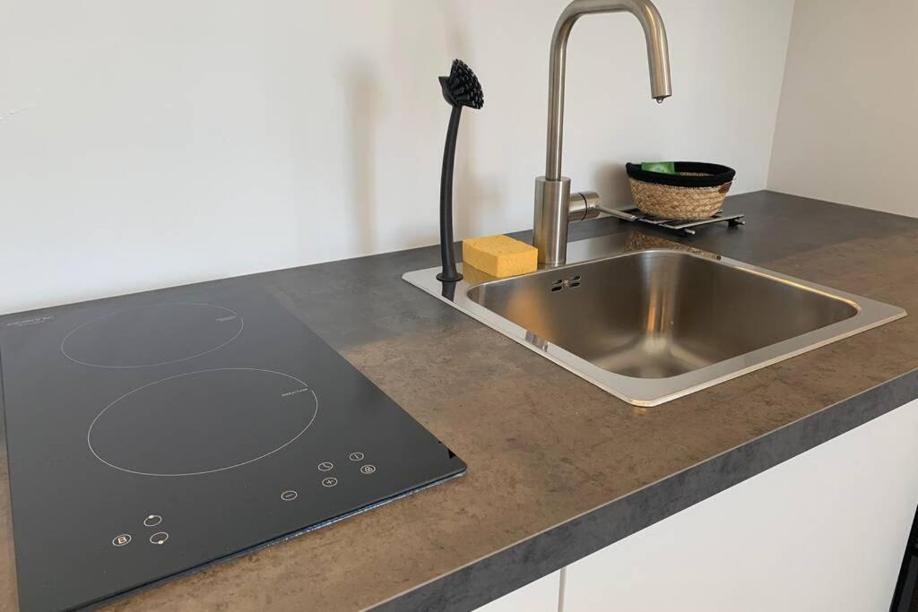 Le Petit Loft - Studio - Wifi - Coeur De Ville - Parking Pont-lʼAbbé 외부 사진